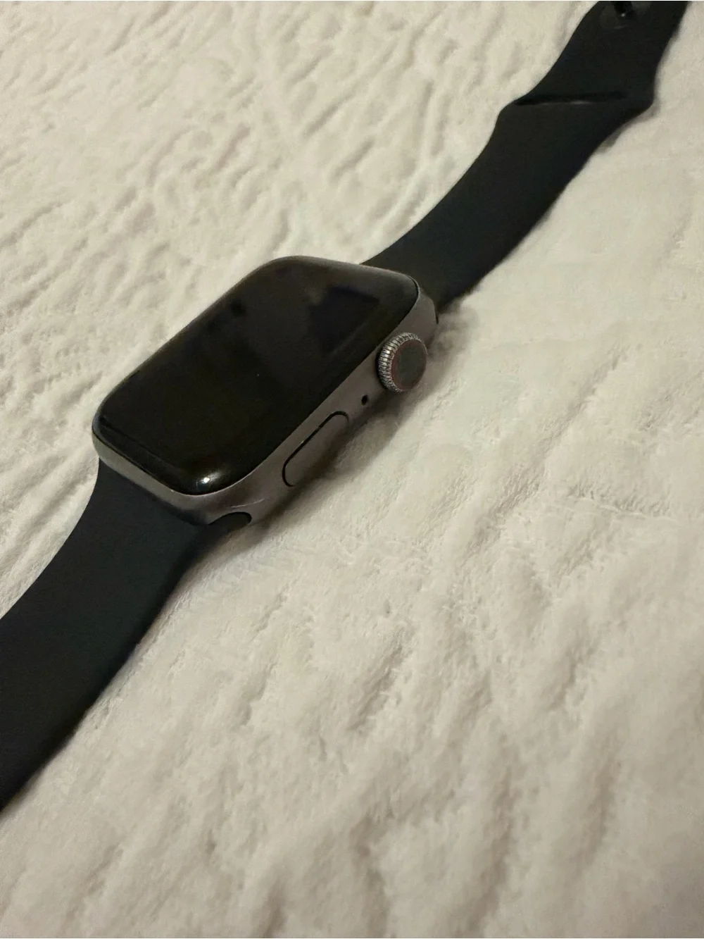 Apple Watch Series 5 (44 mm with GPS + cellular)